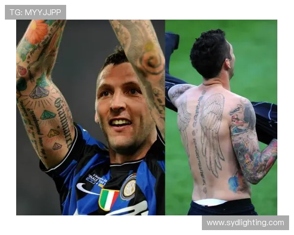 足球明星出场时的纹身艺术展示与背后的故事揭秘