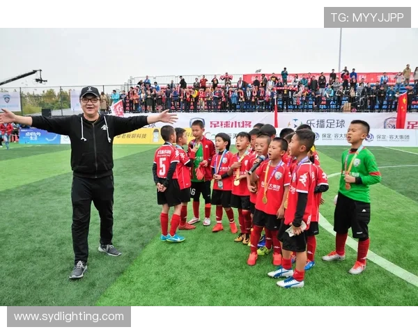 追逐绿茵梦想的旅程:我心中足球明星的愿景与坚持 追逐绿茵梦想的旅程:我心中足球明星的愿景与坚持