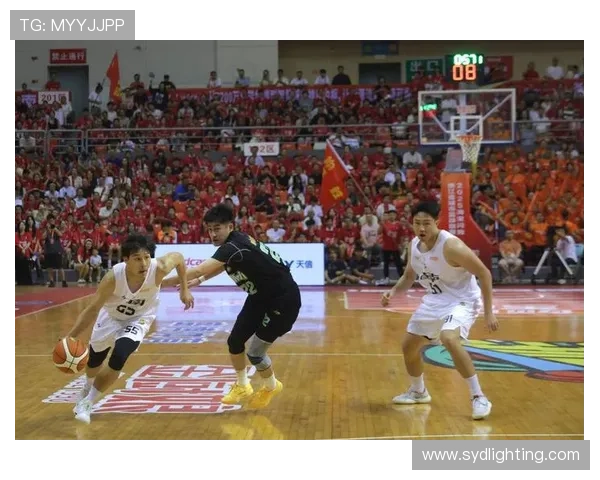 上海篮球队在邀请赛中的强劲表现与战术分析 上海篮球队在邀请赛中的强劲表现与战术分析