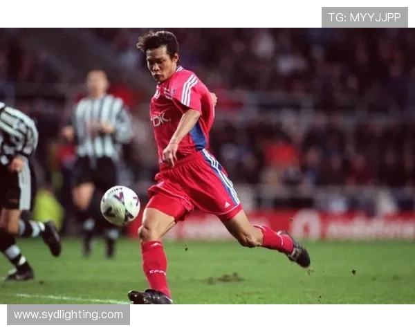 足球场上的旋律与激情会乐器的足球明星们展现多才多艺的魅力 足球场上的旋律与激情会乐器的足球明星们展现多才多艺的魅力