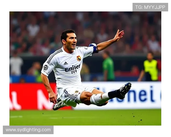 足球明星左前卫的辉煌历程与战术解析带你走进绿茵场的传奇故事 足球明星左前卫的辉煌历程与战术解析带你走进绿茵场的传奇故事